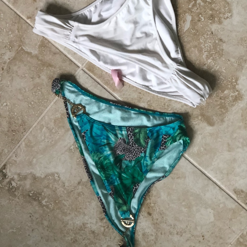 Swim Bottoms (Victoria Secret) Size: M
